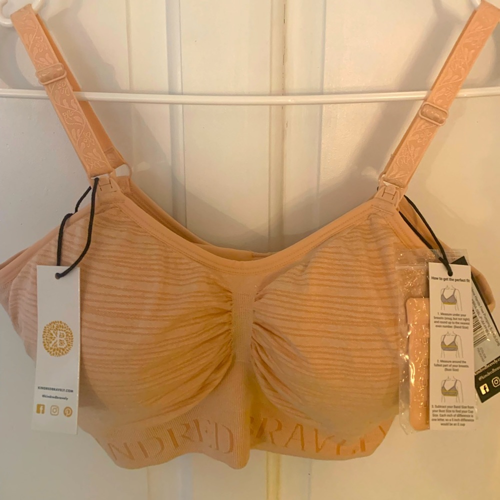 Maternity hands free pumping bra by Kindred Bravely